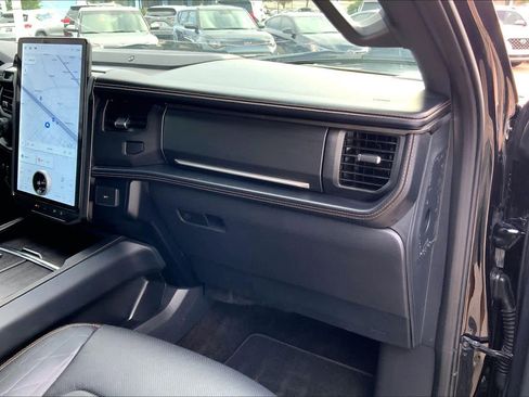 Used 2023 Ford Expedition Platinum AWD/4WD image 19