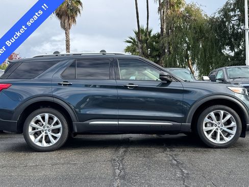 Certified 2022 Ford Explorer Platinum w/ Technology Package image 3