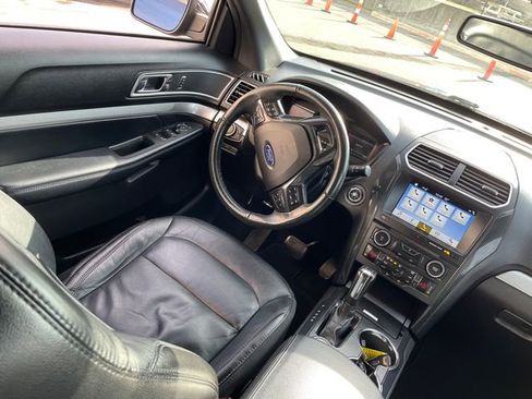 Used 2017 Ford Explorer XLT w/ Equipment Group 202A image 23