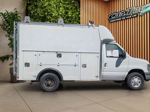 Used 2016 Ford E-350 and Econoline 350 Super Duty RWD image 2