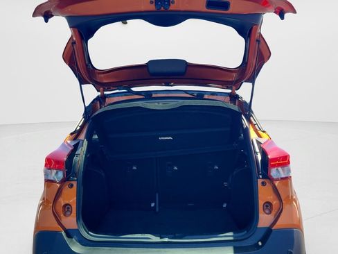 Used 2020 Nissan Kicks SV FWD image 9