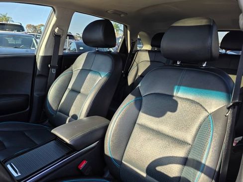 Used 2021 Kia Niro EX Premium FWD image 17