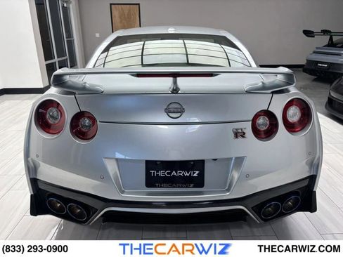 Used 2023 Nissan GT-R Premium w/ Premium Interior Package image 25