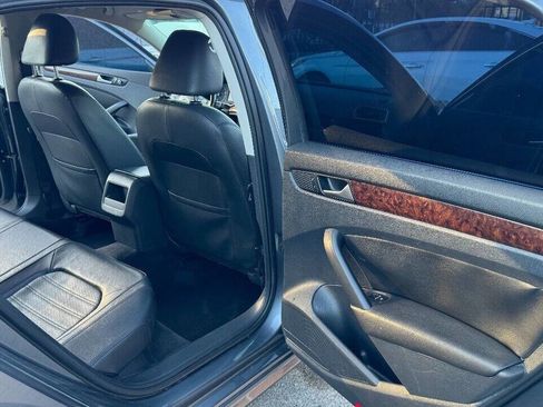 Used 2012 Volkswagen Passat 2.5 SEL Premium image 17