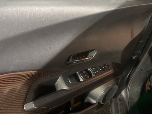 Used 2023 Nissan Kicks SR image 7