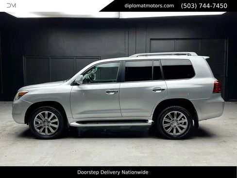 Used 2009 Lexus LX 570 4WD image 2