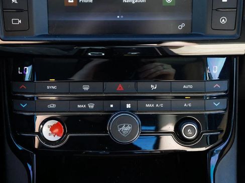 Used 2017 Jaguar XE image 28