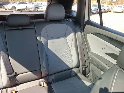 Certified 2025 Volkswagen Tiguan SE R-Line AWD/4WD image 20