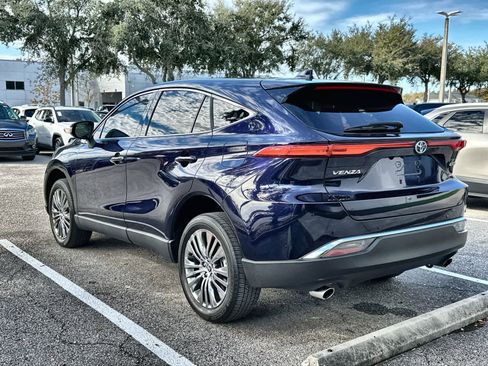 Used 2024 Toyota Venza LE image 4