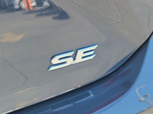 Used 2025 Toyota Camry SE image 8