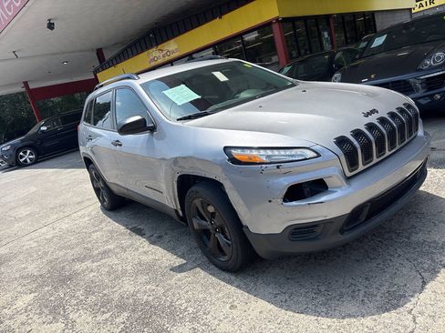 Used 2016 Jeep Cherokee Sport FWD image 2