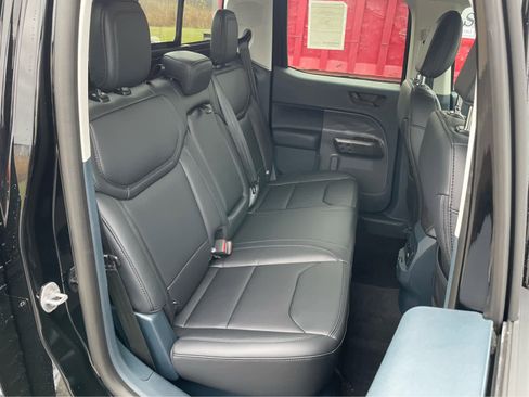 New 2025 Ford Maverick Lariat w/ Black Appearance Package image 29