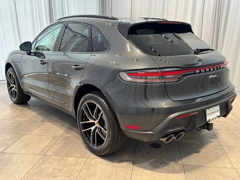 Certified 2025 Porsche Macan image 3