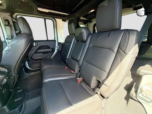 Used 2024 Jeep Wrangler Unlimited Sahara w/ Technology Group AWD/4WD image 15