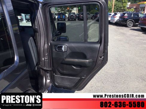 Used 2025 Jeep Wrangler Unlimited Sahara AWD/4WD image 32