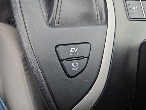 Used 2024 Lexus UX 250h F Sport image 26