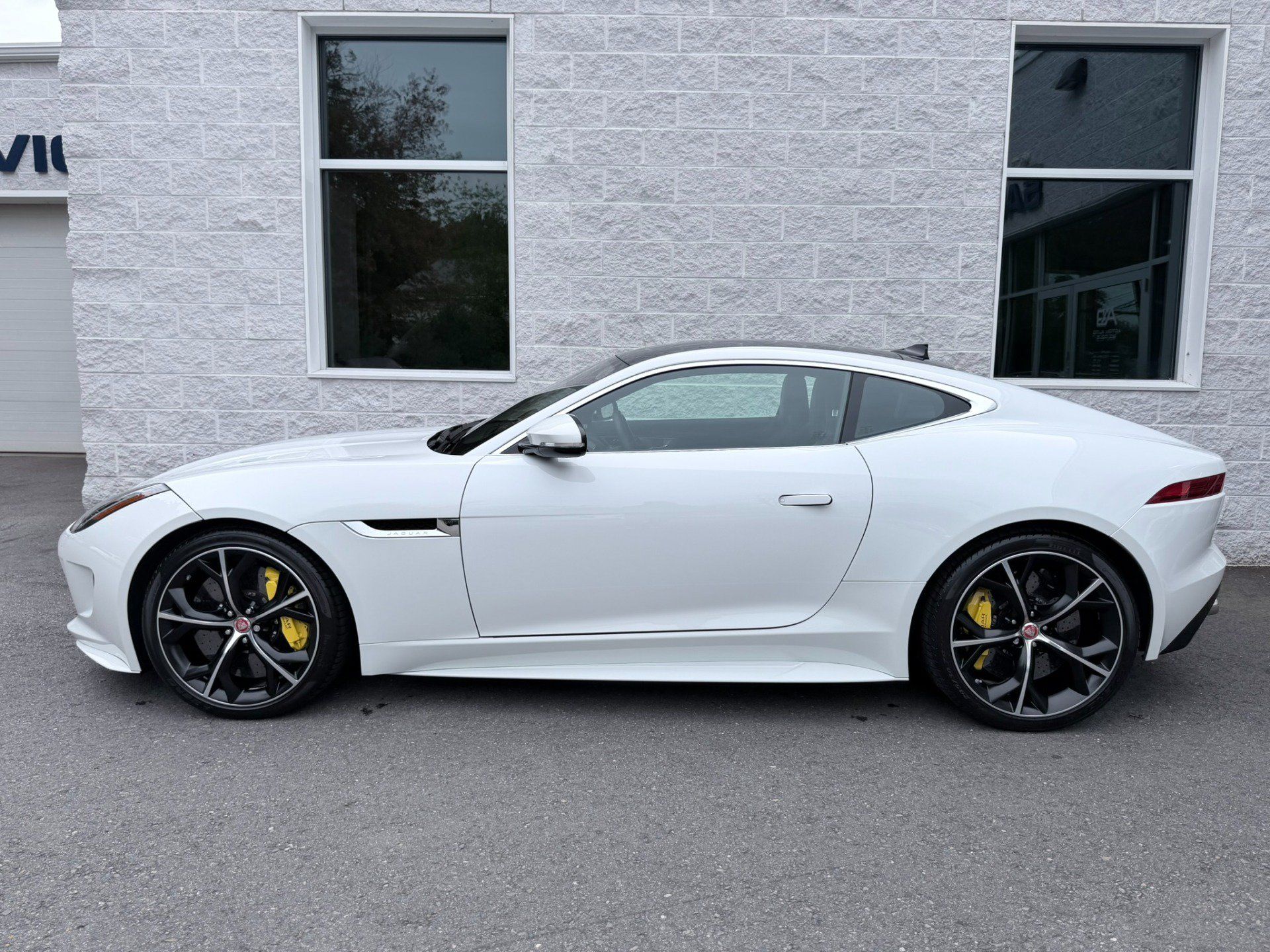 Used 2017 Jaguar F-TYPE R AWD/4WD image 5