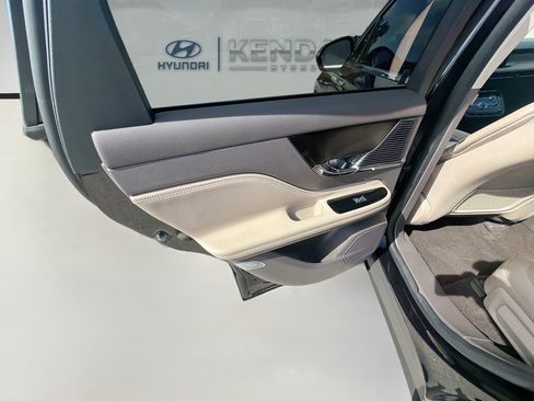 Used 2022 Lincoln Corsair FWD image 23
