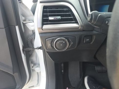 Used 2020 Ford Fusion SE FWD image 11