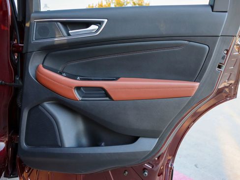 Used 2019 Ford Edge Titanium w/ Equipment Group 301A image 11