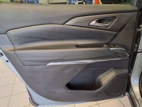 Used 2025 Chevrolet Traverse LT image 18