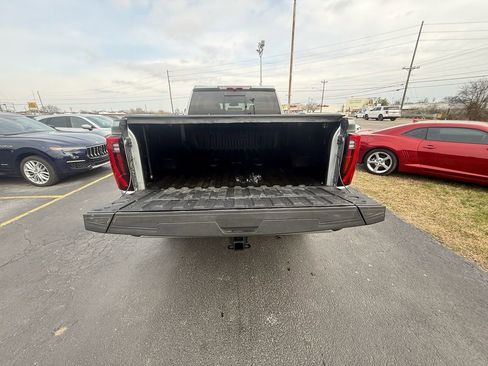 Used 2024 GMC Sierra 2500 SLT w/ SLT Premium Package image 5