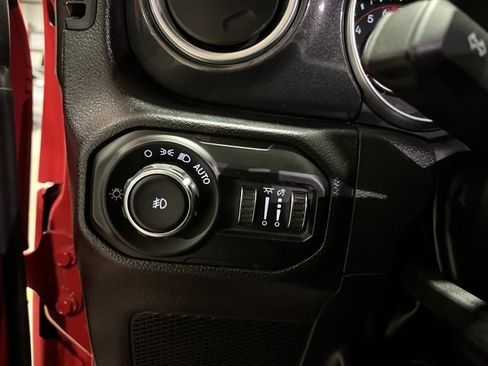 Used 2022 Jeep Wrangler Unlimited Rubicon image 25