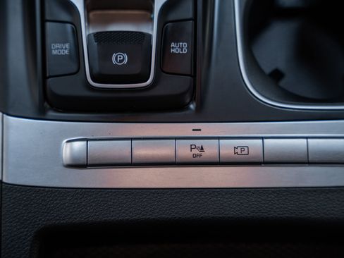 Used 2024 Kia Carnival LX image 27