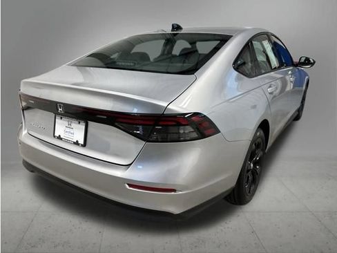 Certified 2025 Honda Accord SE image 6