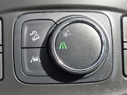 Used 2020 GMC Terrain SLE w/ Driver Convenience Package FWD image 9