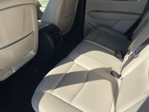 Used 2019 Cadillac XT5 FWD image 12