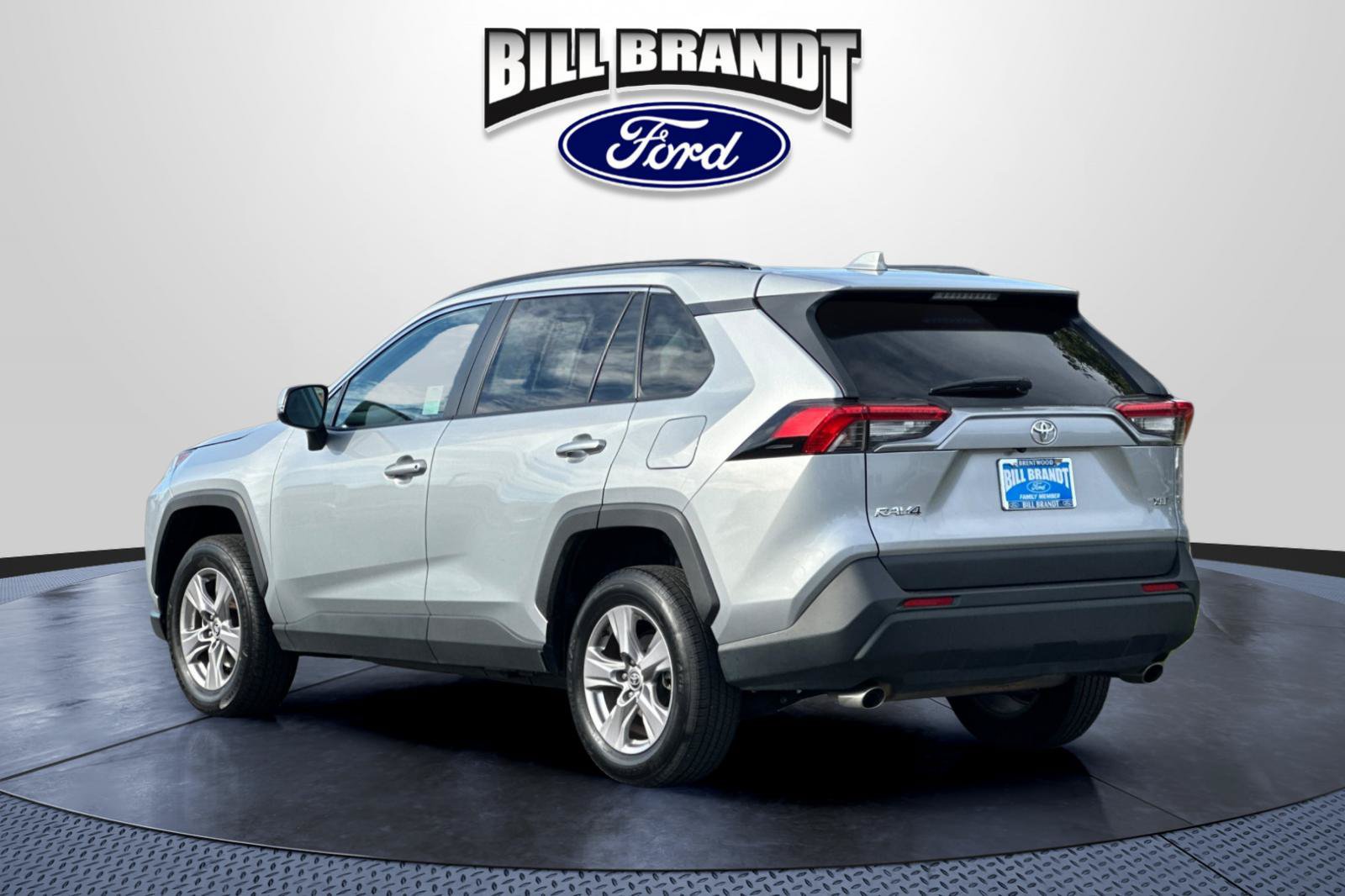 Used 2025 Toyota RAV4 XLE FWD image 5