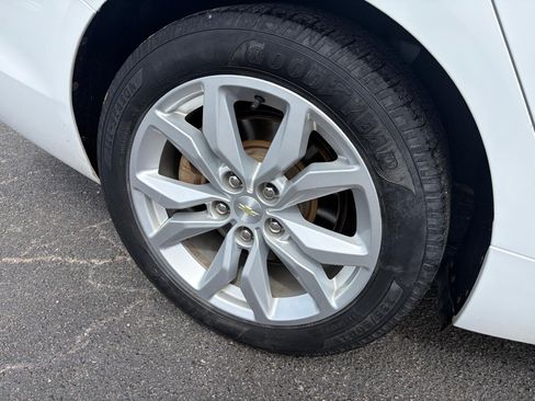 Used 2018 Chevrolet Impala LT FWD image 8