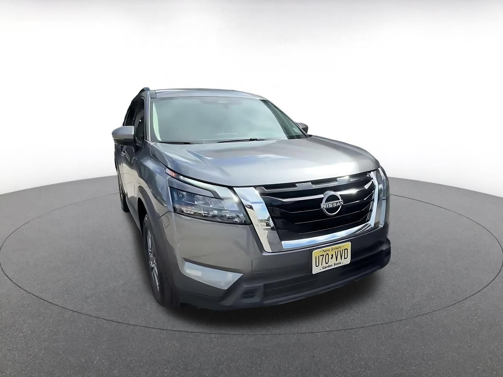 Used 2025 Nissan Pathfinder SV AWD/4WD image 3