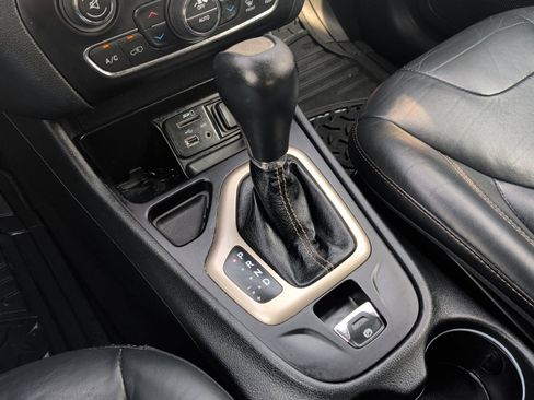 Used 2016 Jeep Cherokee Limited FWD image 21
