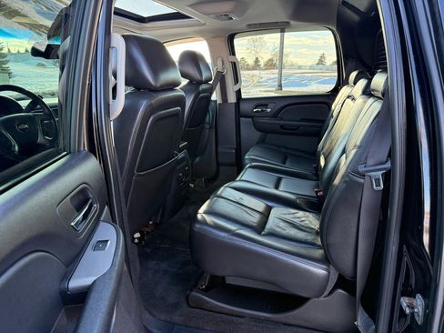 Used 2010 Chevrolet Avalanche LT w/ Luxury Package image 17