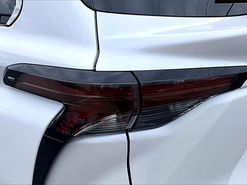 Used 2025 Toyota Sienna XLE image 20