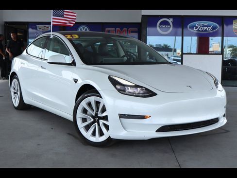 Used 2023 Tesla Model 3 Standard Range RWD image 1