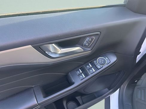 Used 2021 Ford Escape SE image 20