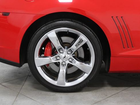 Used 2015 Chevrolet Camaro SS RWD image 13