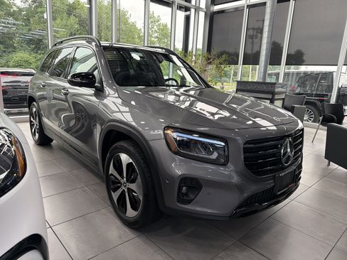 Used 2026 Mercedes-Benz GLB 250 4MATIC image 2