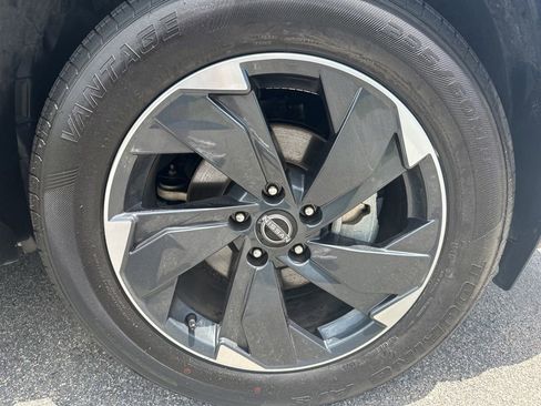 Certified 2025 Nissan Rogue SV AWD/4WD image 10