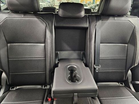 Used 2021 Volkswagen Tiguan SE AWD/4WD image 35