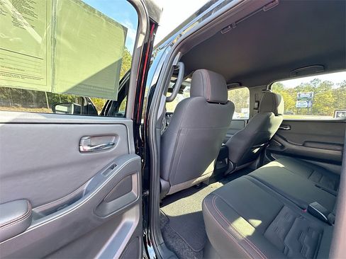 Used 2024 Nissan Frontier Pro-X w/ Technology Package image 17