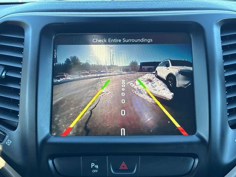 Used 2018 Jeep Cherokee Limited image 22