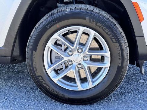 New 2025 Jeep Grand Cherokee L Laredo w/ Luxury Tech Group I AWD/4WD image 25