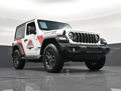 Used 2025 Jeep Wrangler Sport AWD/4WD image 30