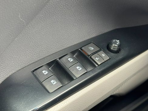 Used 2018 Toyota Camry LE FWD image 30