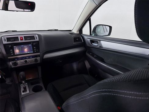 Used 2017 Subaru Outback 2.5i Premium image 23