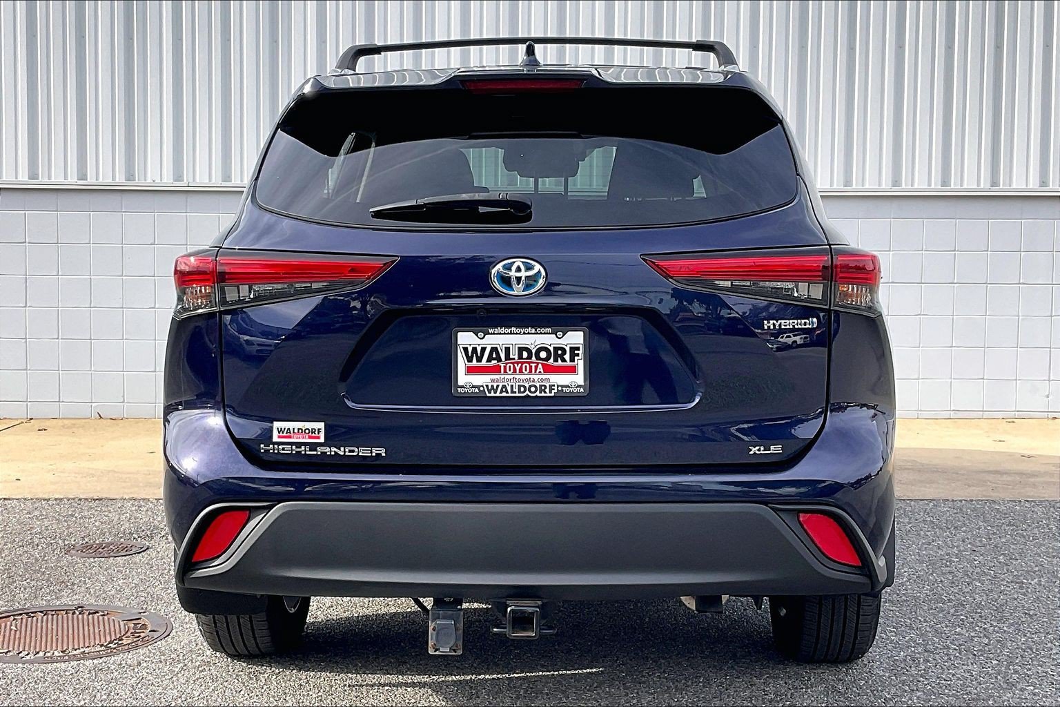 Used 2021 Toyota Highlander XLE AWD/4WD image 5